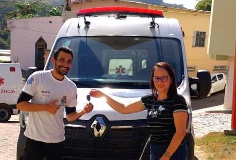 Nova ambulância entregue para a frota da Saúde em Dores do Rio Preto