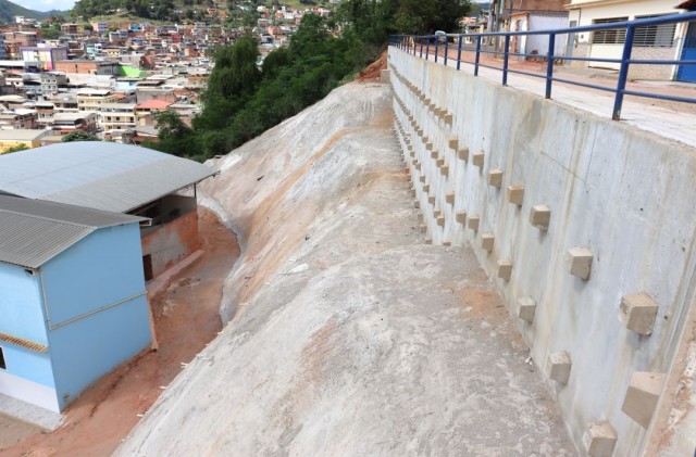 Muro de contenção na Rua Raul Caetano em Iúna trouxe mais segurança e qualidade de vida