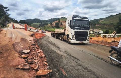 Tráfego de veículos de grande porte volta a ser permitido em trecho da ES 185