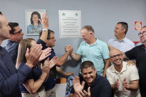 Governador inaugura obras e assina ordens de serviço em Dores do Rio Preto