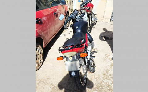 Moto furtada é recuperada pela Polícia Militar e dois suspeitos são presos em Guaçuí