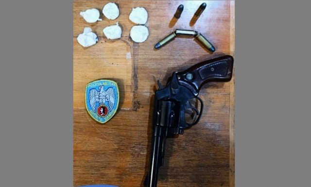 Polícia Militar prende homem que fazia tráfico em frente à escola em Muniz Freire