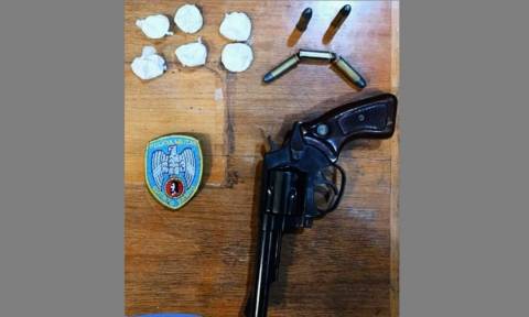 Polícia Militar prende homem que fazia tráfico em frente à escola em Muniz Freire