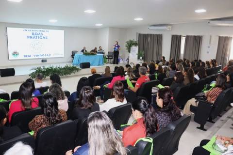 Dores do Rio Preto debateu práticas pedagógicas e docentes em dois dias de seminário