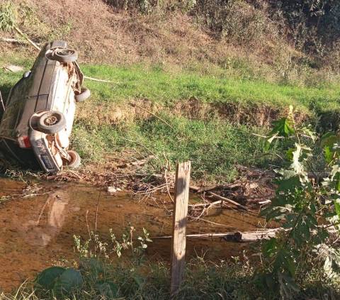 Idoso é arremessado do veículo e morre após acidente em Irupi