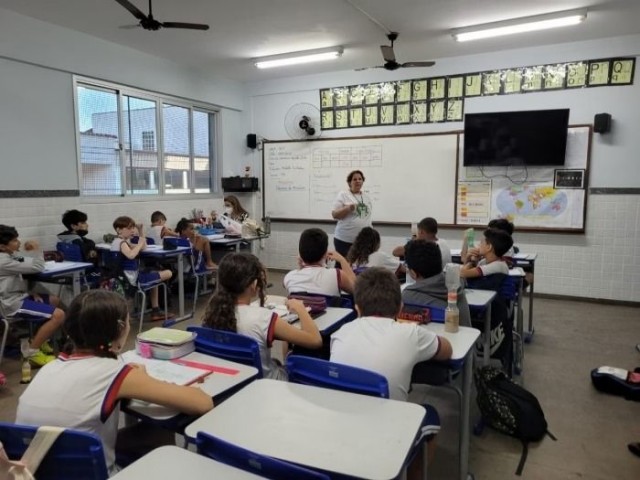 Escola em tempo integral deve ter jornada mínima de 35 horas semanais
