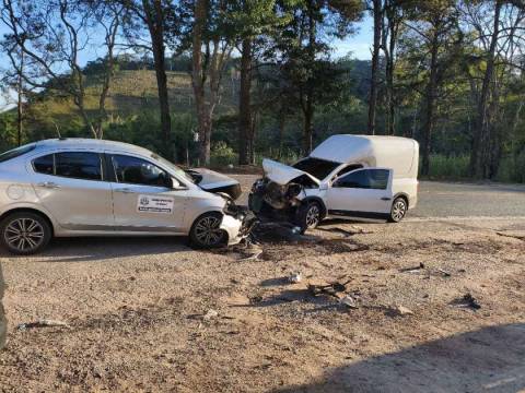 Acidente envolvendo veículo público municipal deixa feridos em Guaçuí