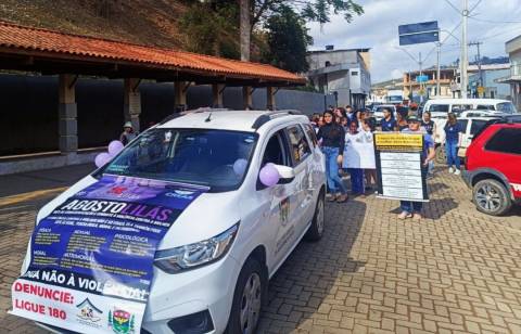 Passeata mobiliza alunos e comunidade contra a violência doméstica em Dores