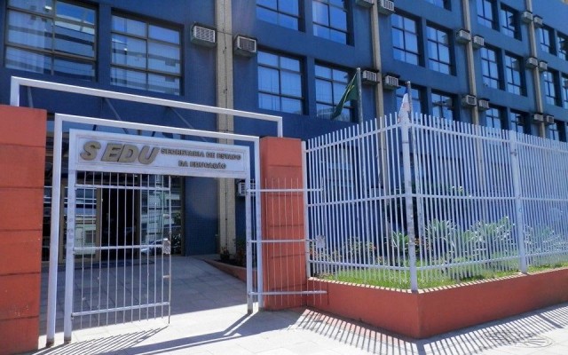 Governo dá reajuste de 8% para professores e agentes de suporte educacional do ES