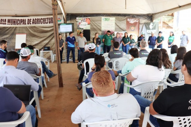 Dores do Rio Preto realiza 1º Encontro de Qualidade de Leite para fortalecer pecuária