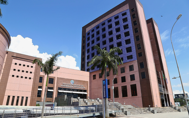 Projeto proíbe contratar condenado por crime sexual e de gênero
