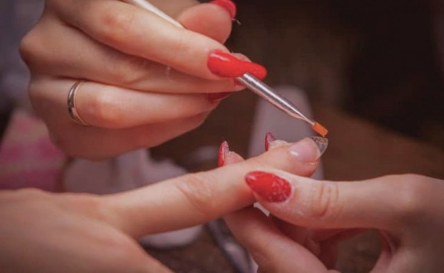 Anvisa proíbe substâncias utilizadas em produtos para unhas e outros cosméticos