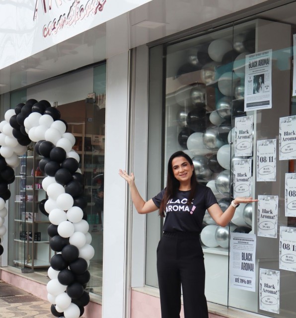Aroma Cosméticos comemora 5 anos com uma “Black Aroma” inesquecível