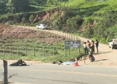 Mulher morre após acidente de moto entre Divino de São Lourenço e Guaçuí