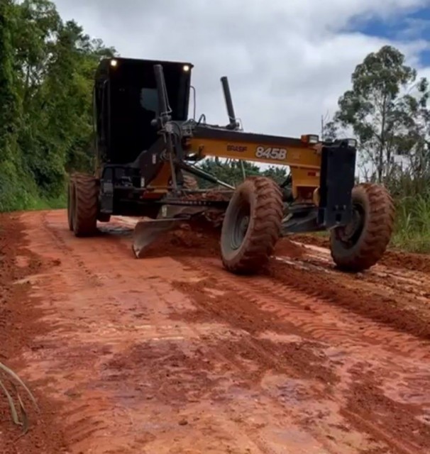 Irupi: chuva dá trégua e prefeitura realiza manutenção em estradas rurais do município