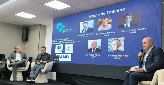 Conselho Federal de Medicina expressa “preocupação na formação médica” durante reunião