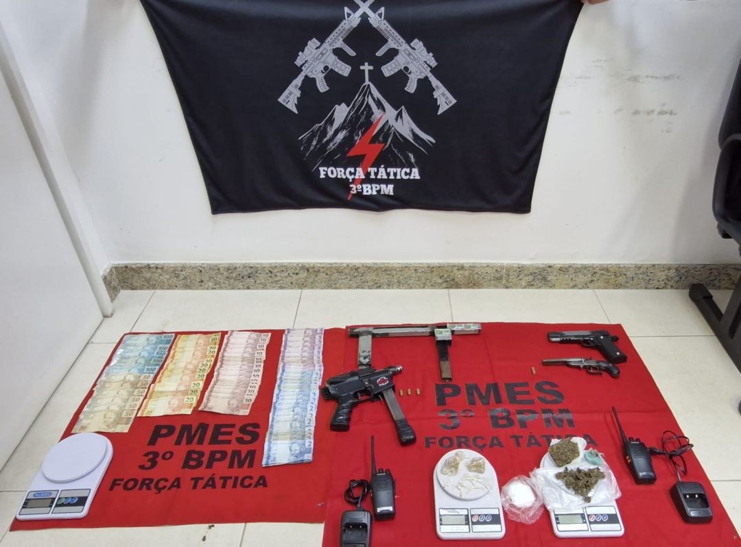 Armas de fogo, drogas, dinheiro, balanças de precisão e rádios comunicadores apreendidos pela Força Tática do 3º BPM em Alegre.