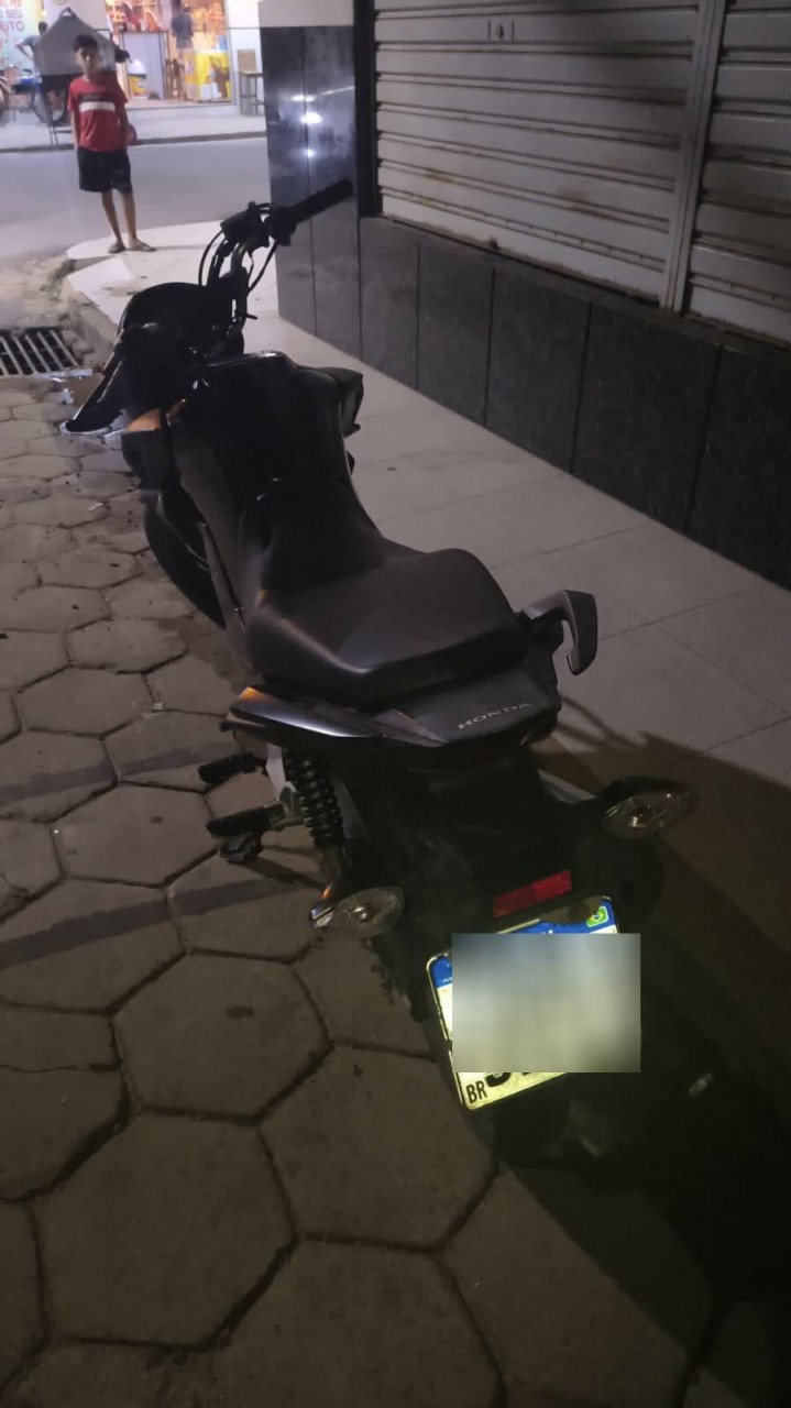Motocicleta Honda CG 150 Titan recuperada pela Polícia Militar após ser encontrada abandonada em Guaçuí, no Sul do Espírito Santo.