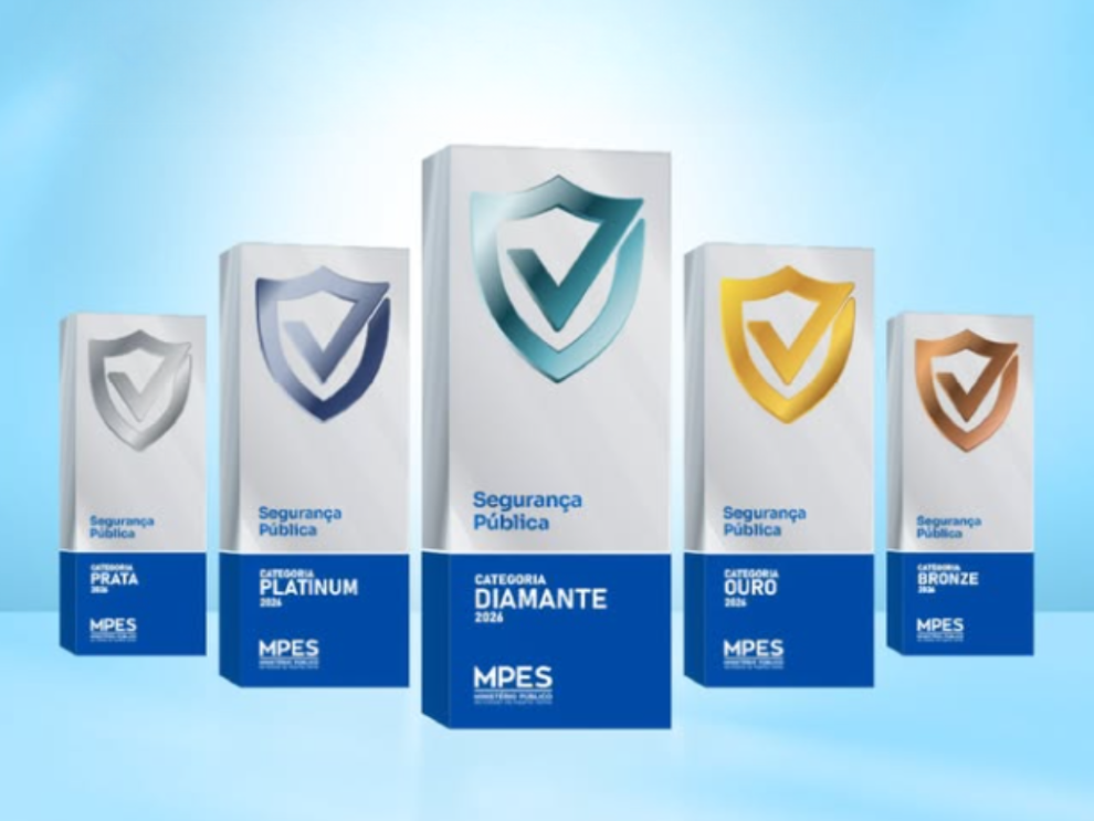 Ilustração com troféus do Selo de Segurança Pública Municipal do MPES, representando as categorias Bronze, Prata, Ouro, Platinum e Diamante.