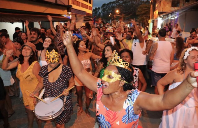 Paz e alegria no Carnaval de Patrimônio da Penha e sede de Divino de São Lourenço