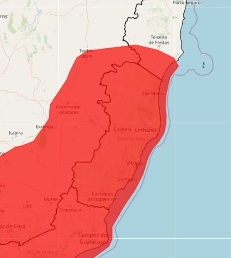 Mapa meteorológico mostra área do Espírito Santo destacada em vermelho, indicando alerta de grande perigo para acumulado de chuva emitido pelo INMET.