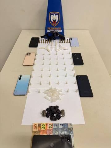 Após troca de tiros, PM apreende arma, drogas e detém suspeitos em Muniz Freire