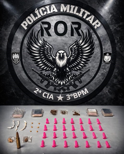 PM encontra cocaína, crack, maconha e munição em beco de Guaçuí