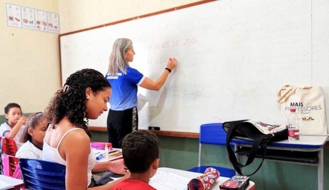 Muniz Freire abre processos seletivos para profissionais de apoio e secretários escolares