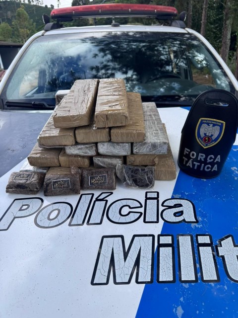 Grande quantidade de drogas apreendida pela Polícia Militar em Iúna após operação que interceptou carga vinda do Rio de Janeiro.