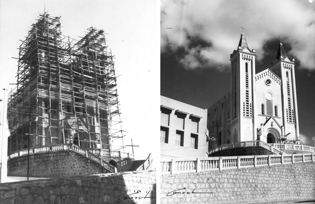 À esquerda, imagem antiga da Igreja Matriz de Alegre em fase de construção, coberta por andaimes de madeira. À direita, a igreja já finalizada, com suas duas torres destacadas e escadaria frontal, em registro de meados do século XX.
