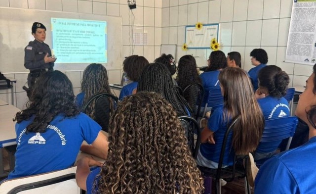PM realiza palestra educativa em escola de Ibitirama