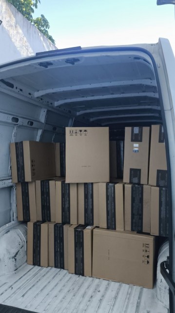 Caixas com carga de cigarros apreendida em Alegre