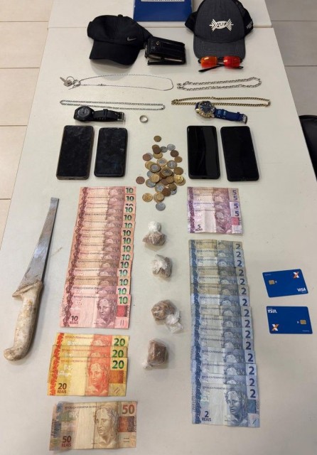 Polícia Militar intercepta carro e apreende drogas durante operação em Muniz Freire