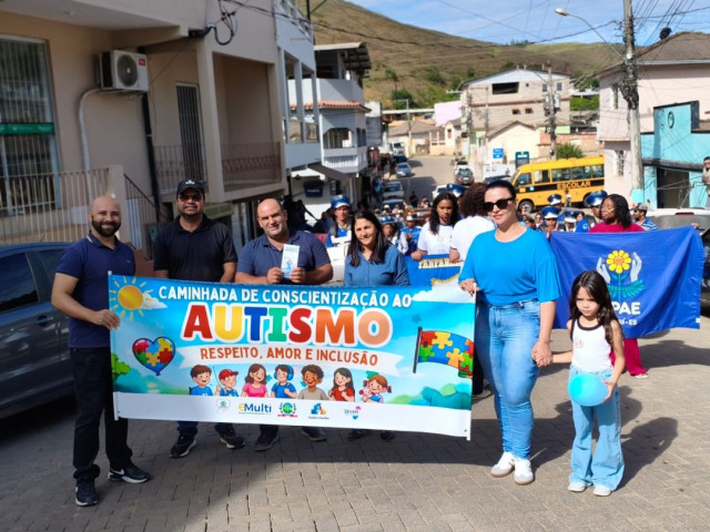 Divino de São Lourenço realiza passeata pelo Abril Azul