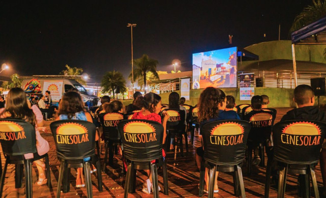 Ibitirama recebe cinema gratuito movido a energia solar nesta quinta (7)