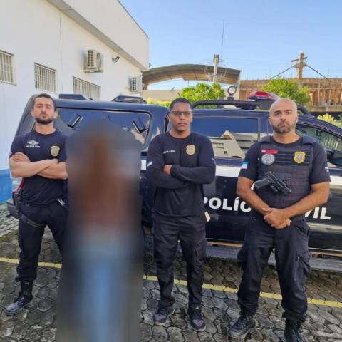 Mulher é presa por tráfico durante operação com cão farejador em Ibitirama