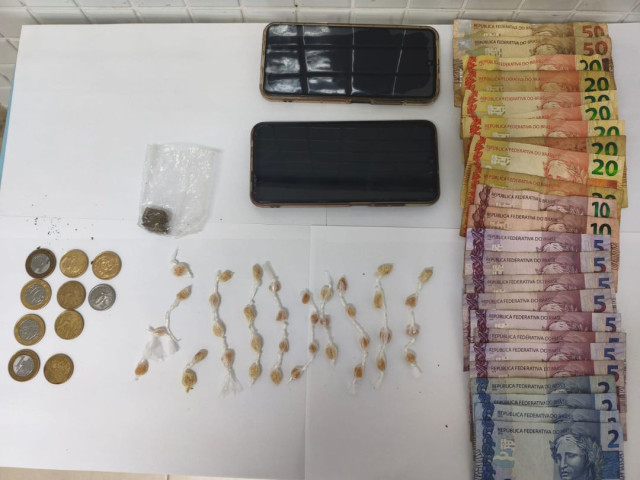 PM apreende drogas e conduz mãe e filha durante ação em Alegre