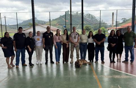 Escolas de Divino de São Lourenço participam de atividades educativas da Polícia Civil