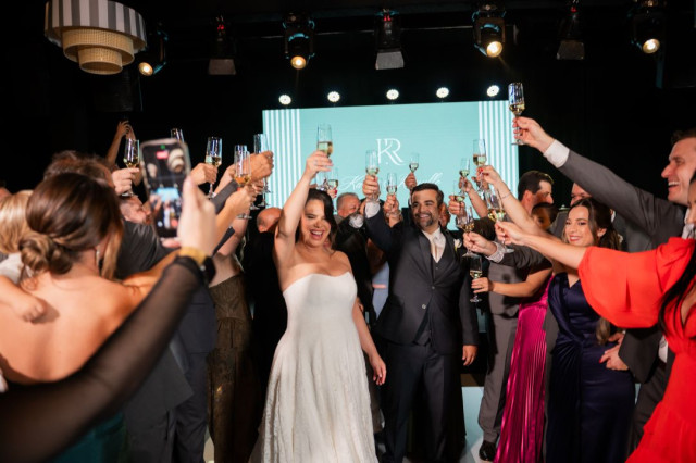 Karla e Romullo celebram casamento emocionante na Prainha, em Vila Velha