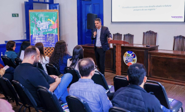Palestra orienta empreendedores sobre crédito e planejamento financeiro em Iúna