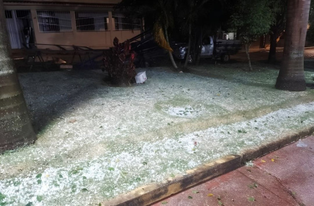 Temporal com granizo atinge municípios do Caparaó e pode voltar nesta terça (2)
