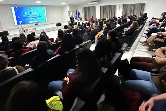 Dores do Rio Preto realiza formação continuada sobre Educação Especial e Inclusiva