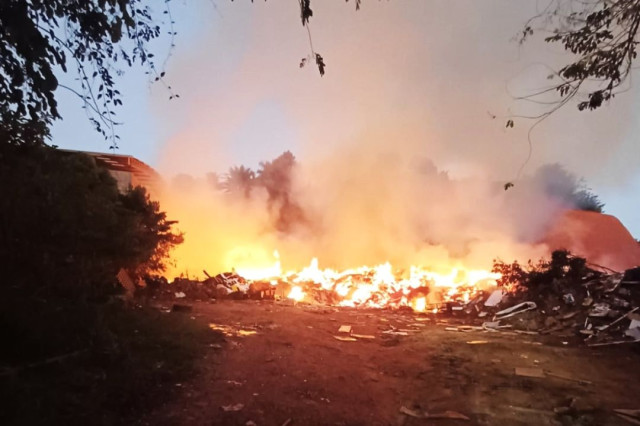 Incêndio atinge área de descarte da coleta urbana da Prefeitura de Guaçuí
