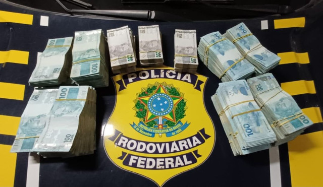 PRF apreende R$ 500 mil em ônibus na BR-262