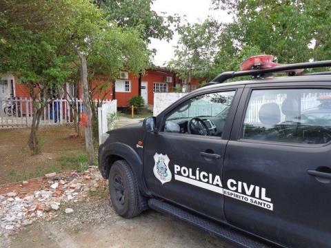 Polícia prende suspeito de tentar atear fogo em vizinha