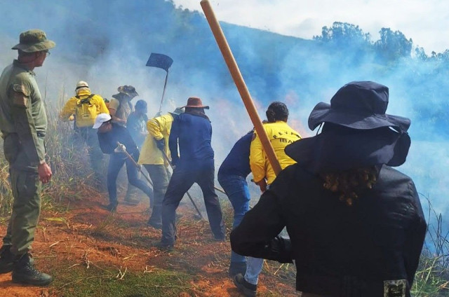 Alegre capacita voluntários para combater incêndios florestais