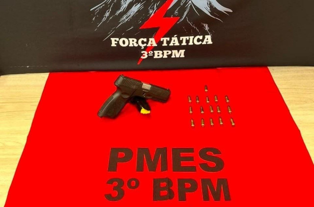 Homem é detido com pistola durante 