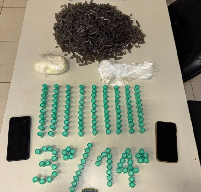Polícia Militar apreende drogas e objeto com características de artefato explosivo durante operação no distrito de Assunção, em Muniz Freire.