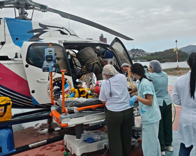 Motociclista é levado de helicóptero após acidente em Ibatiba